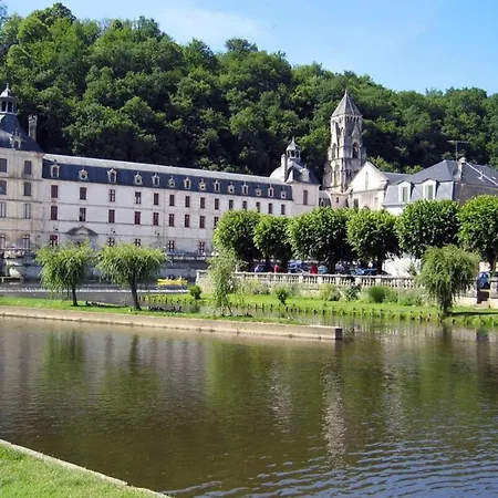 Vakantiehuis L'ormeau - Lovely House With Pool Tennis Court Kids Playground