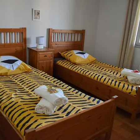 L'ormeau - Lovely House With Pool Tennis Court Kids Playground Vakantiehuis