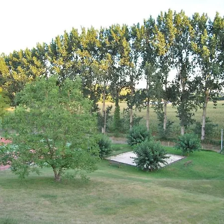 Vakantiehuis L'ormeau - Lovely House With Pool Tennis Court Kids Playground Chalais (Charente)